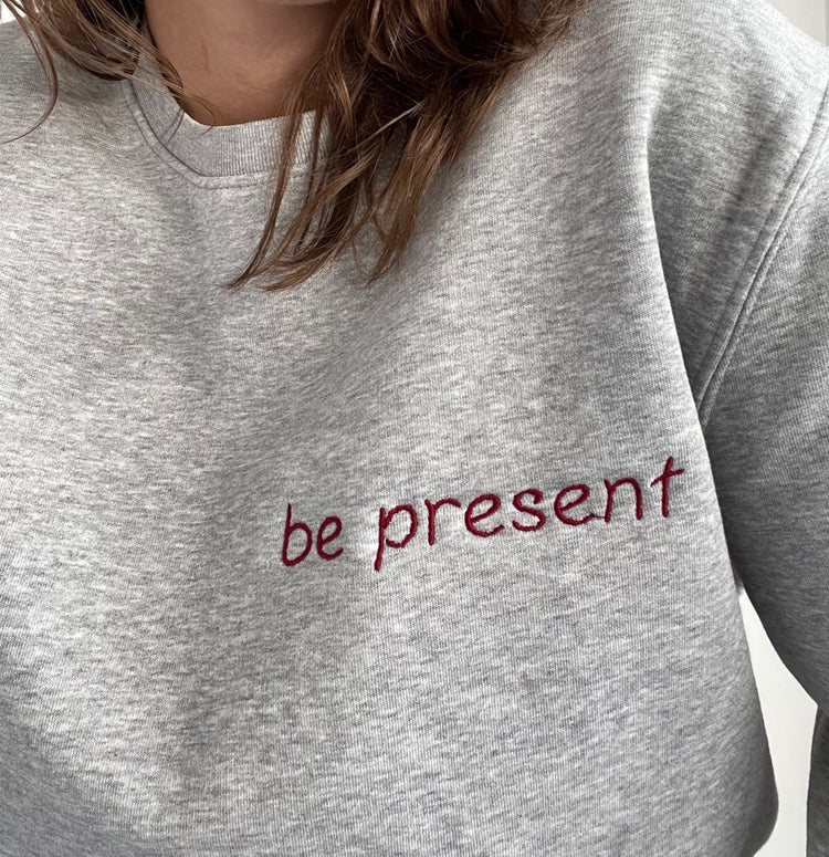 Pretty Christmas Sweater "be present" / Me-Version (Adults)