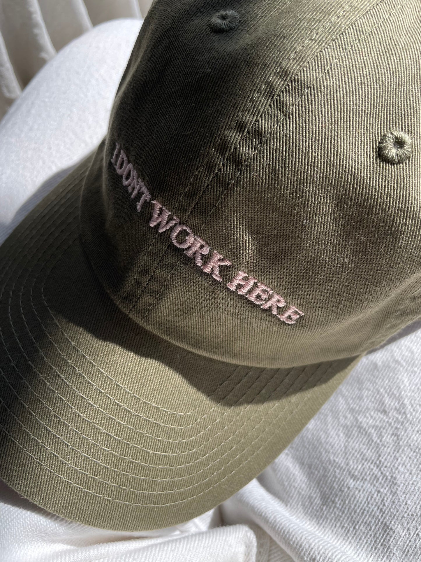 Cap I DON'T WORK HERE