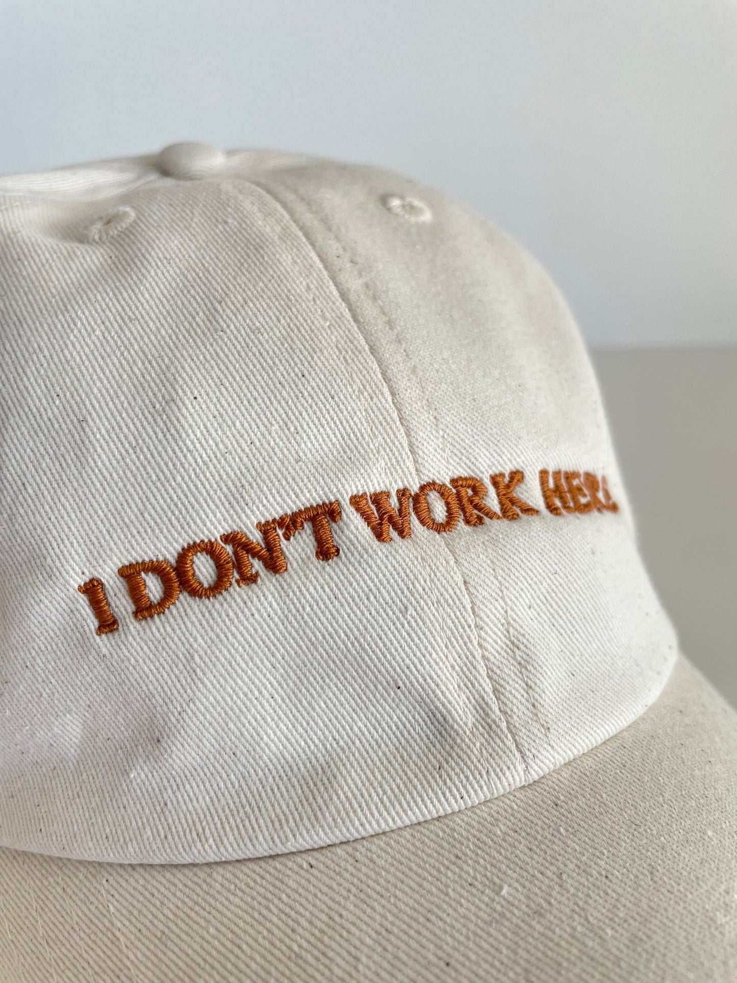 Cap I DON'T WORK HERE